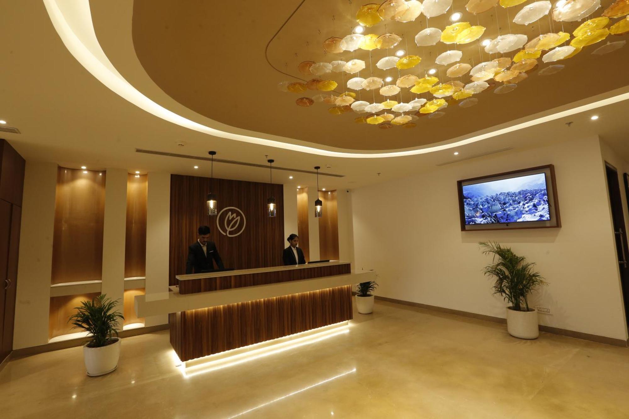 Tulip Inn Zirakpur Exterior foto