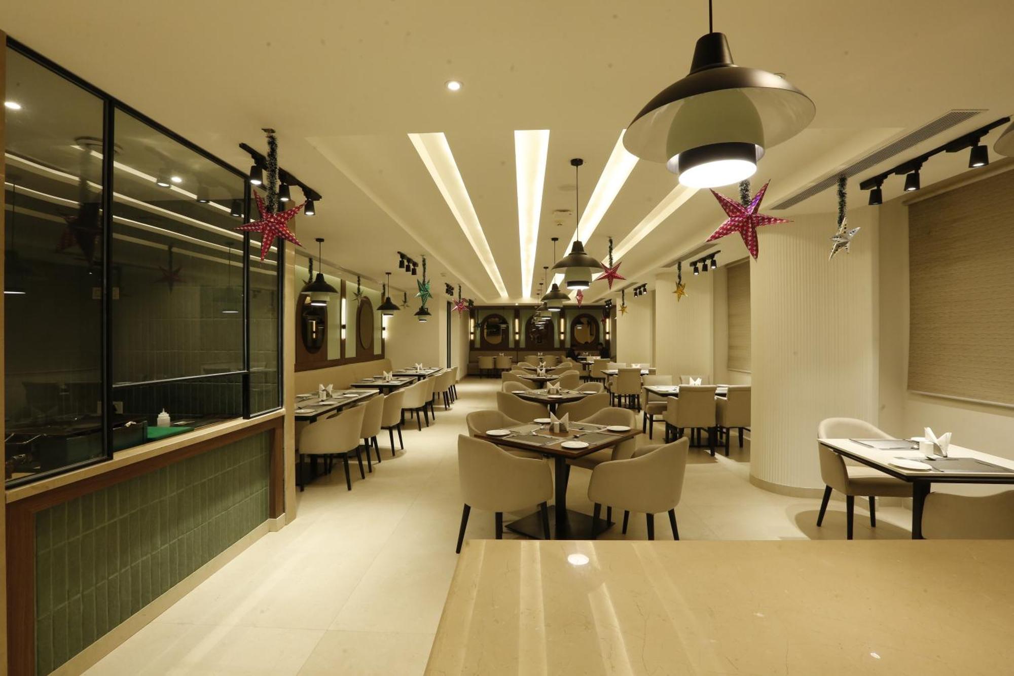 Tulip Inn Zirakpur Exterior foto
