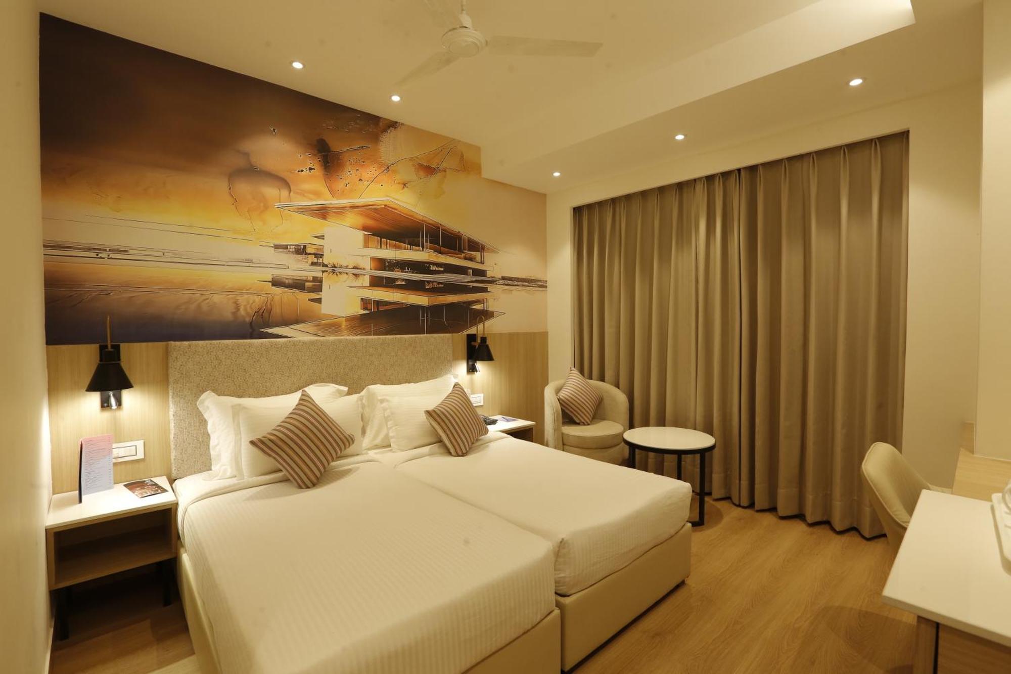 Tulip Inn Zirakpur Exterior foto