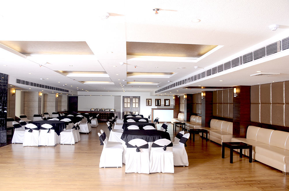 Tulip Inn Zirakpur Exterior foto